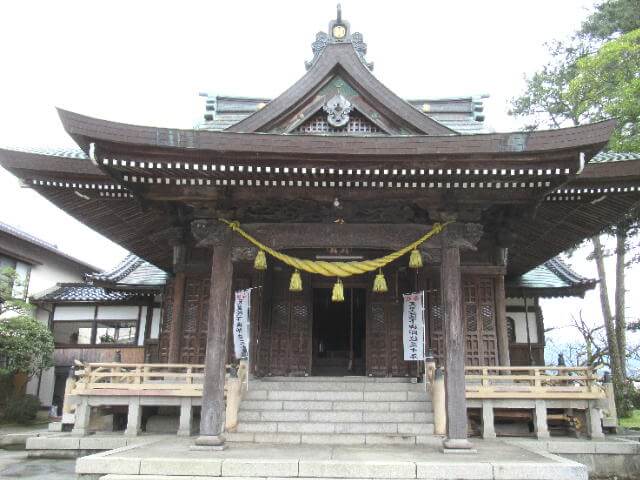 魚津八幡宮社殿