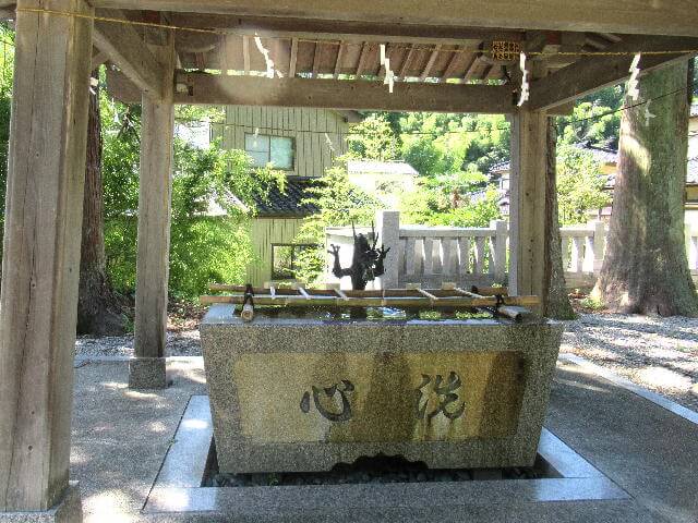 二上射水神社手水舎
