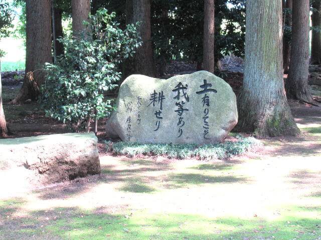 龍尾神社境内物