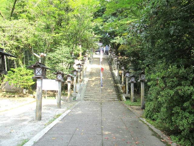 脇子八幡宮参道
