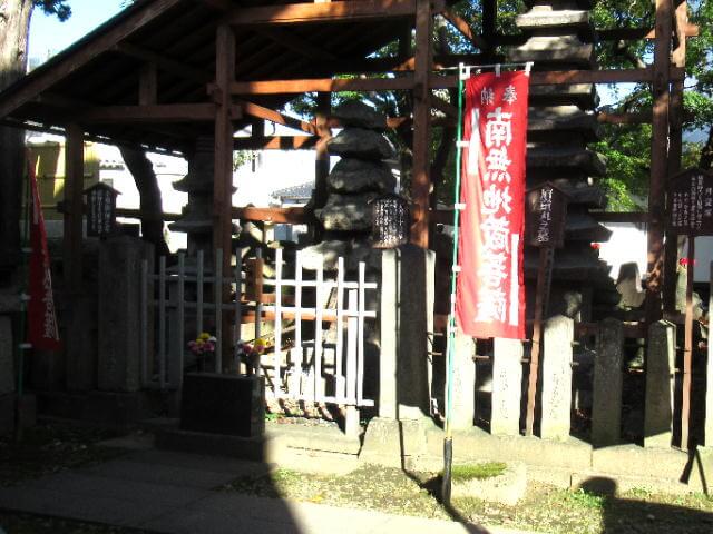 左より母、父、子の墓