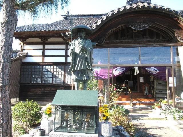 福王寺境内像