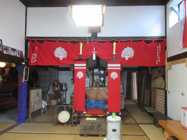 本行寺御堂内
